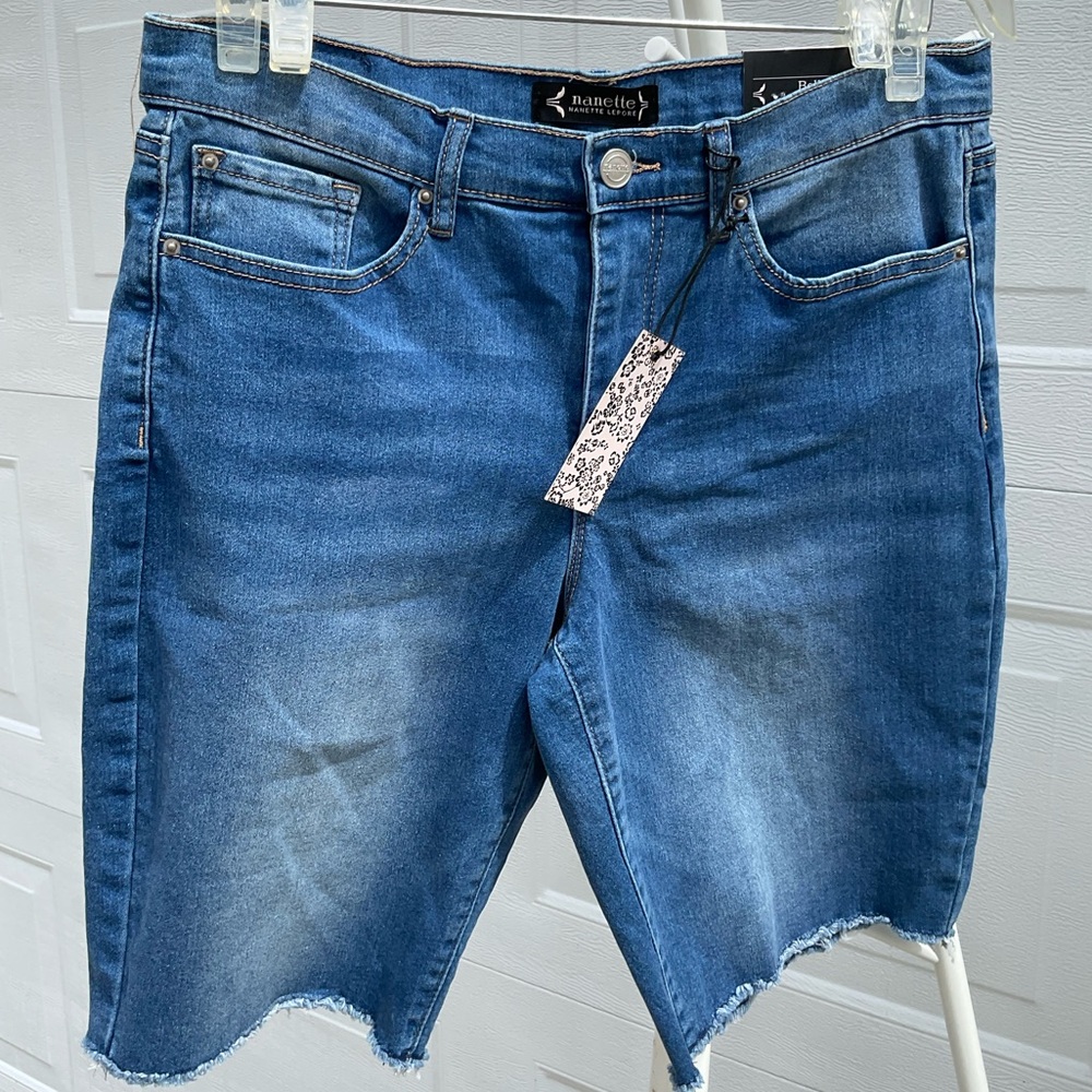 Nanette Lepore Classic Blue Denim bermuda Shorts 15.5” waist 10” inseam 10” rise